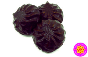 Зефир «Ванильный аромат» полностью глазированный темной кондитерской глазурью.